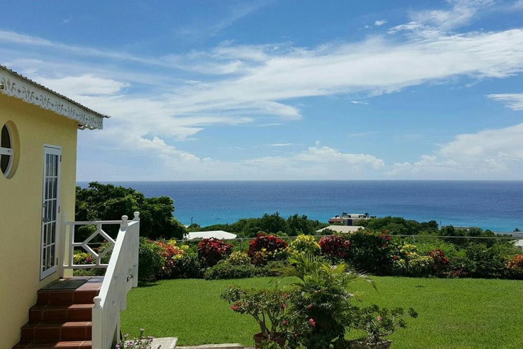 Appartamento Spectacular Ocean View Retreat Saint James Esterno foto