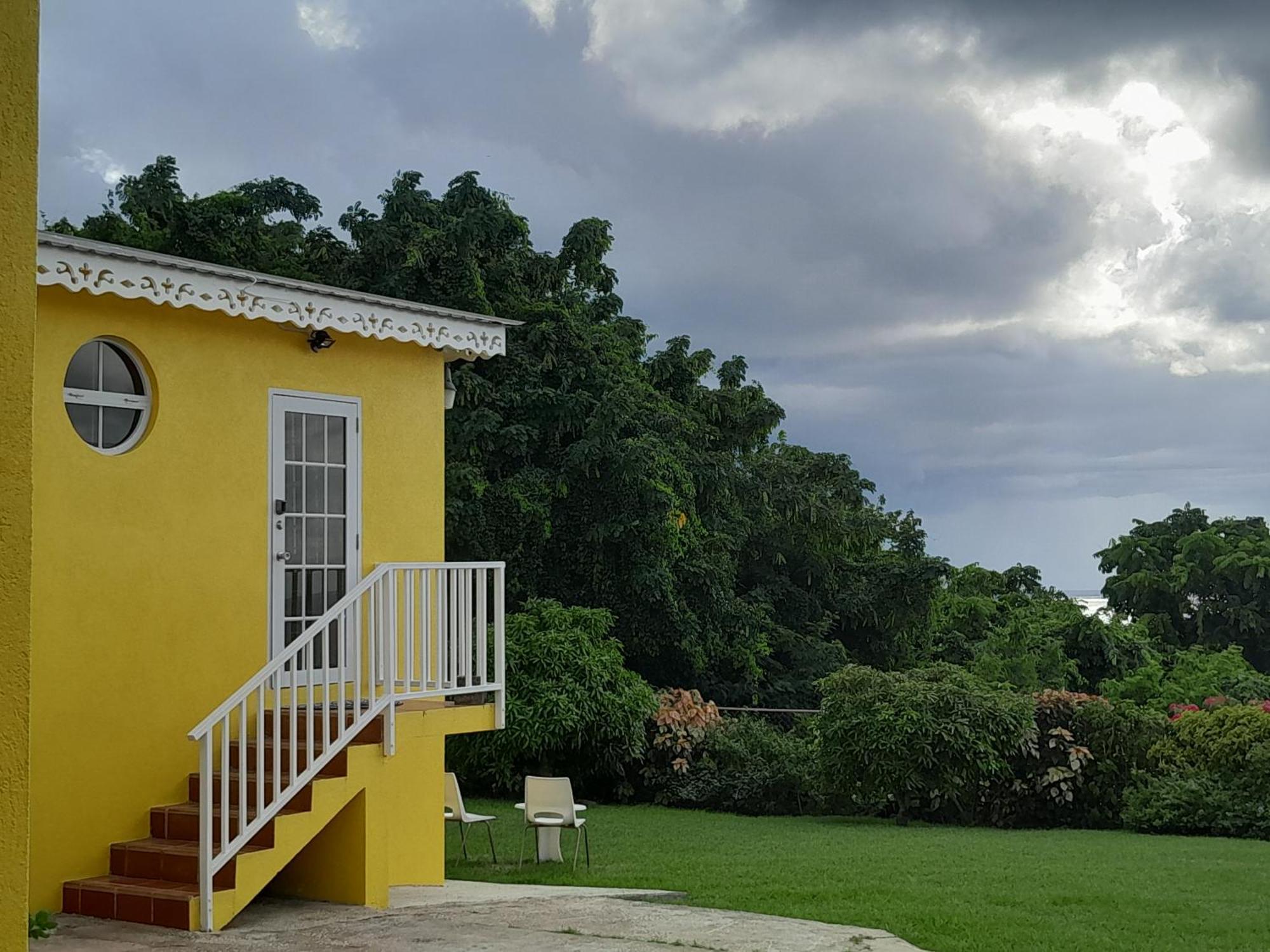 Appartamento Spectacular Ocean View Retreat Saint James Esterno foto