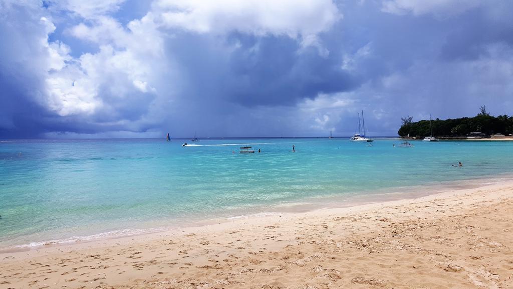 Appartamento Spectacular Ocean View Retreat Saint James Esterno foto